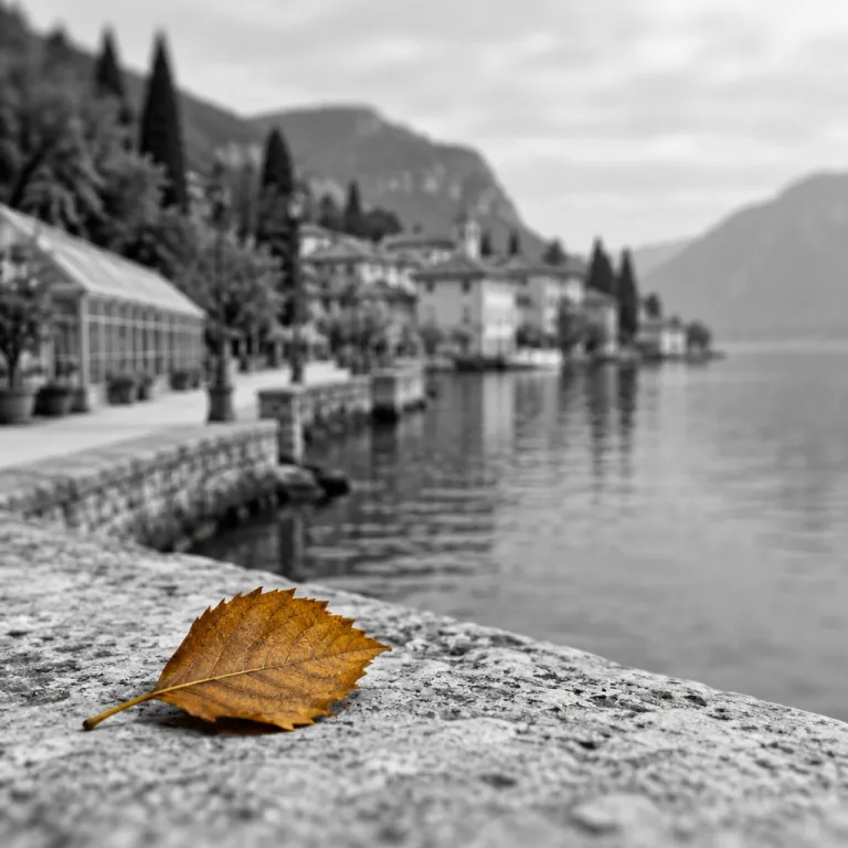 Il Garda in autunno: borghi, limonaie e lungolago senza folla